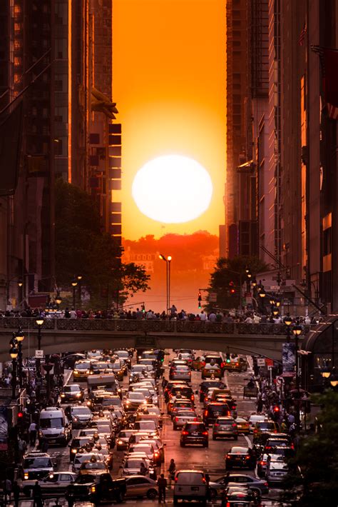 manhattanhenge photos.